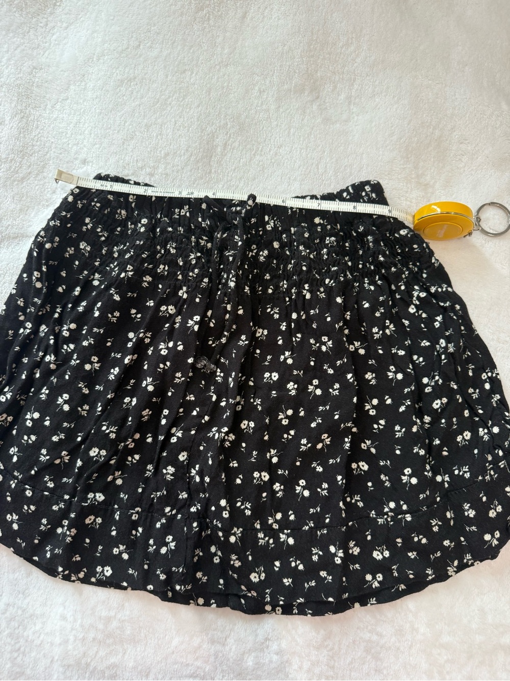 Zara girls Black Floral Tiered Mini Skirt - White Daisy Print 5T